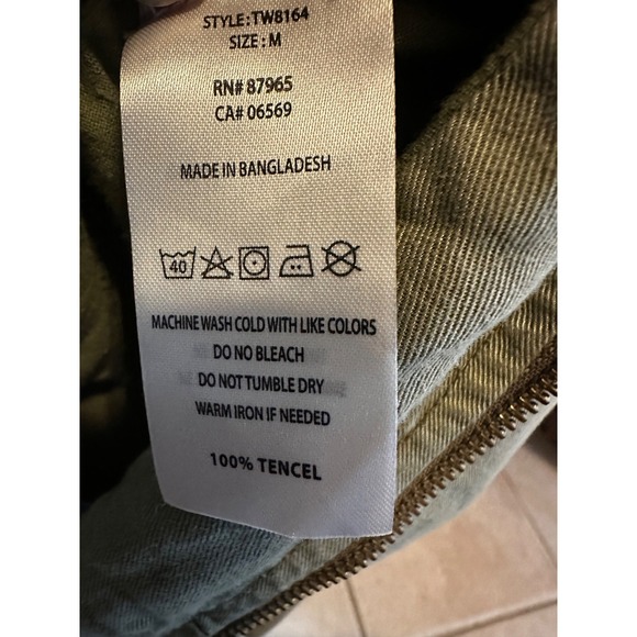 Revel cropped jacket - size M - green/khaki - excellent condtion - Picture 7 of 7